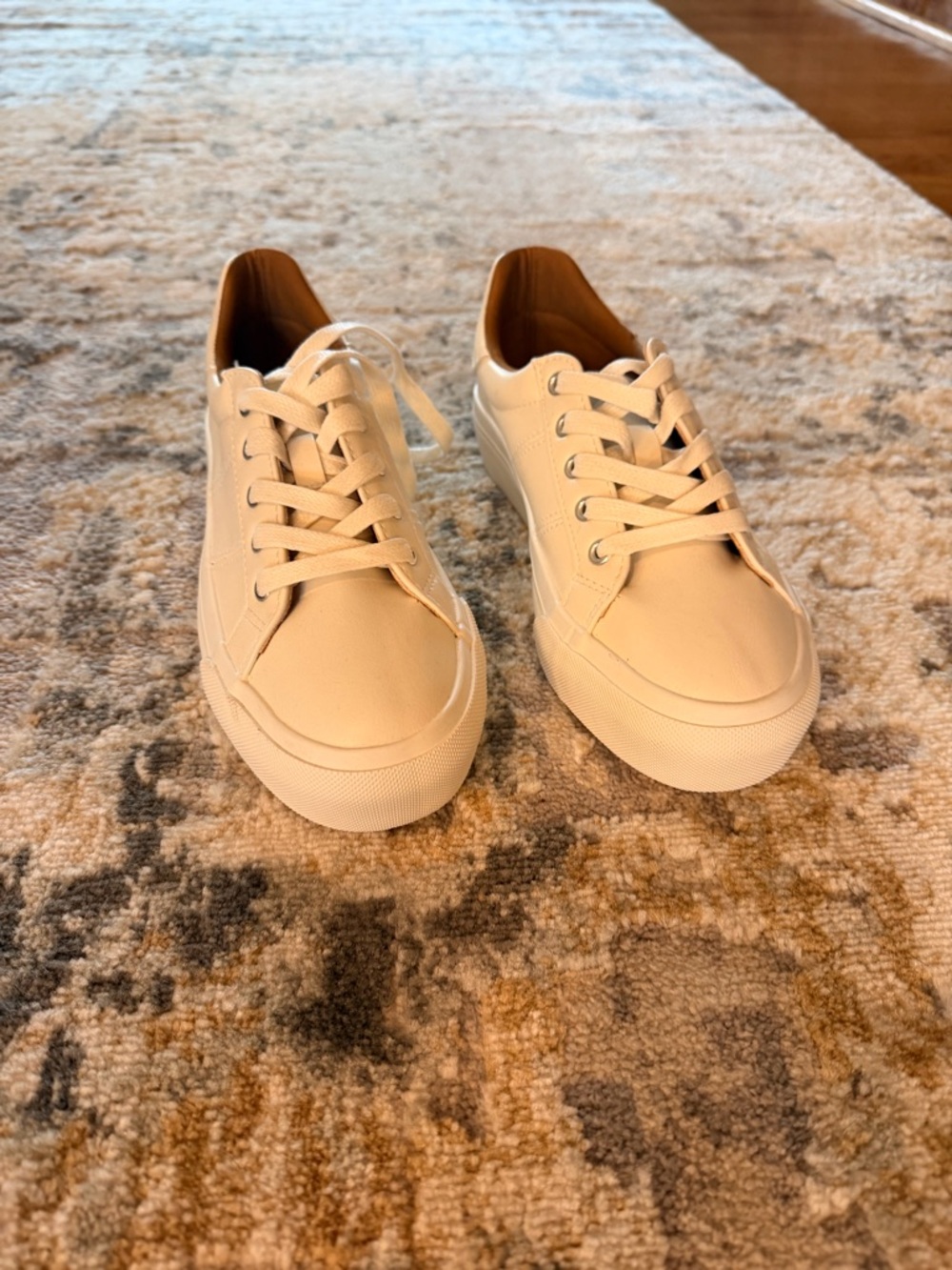 Dolce Vita Women's Cream/White Low-Top Sneakers